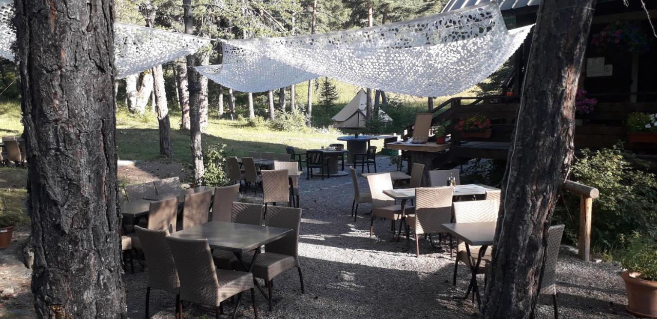 ホテル Les Pinees Chateauroux-les-Alpes エクステリア 写真